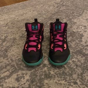 Under Armor Size 3.5 Girls Basketball Shoes